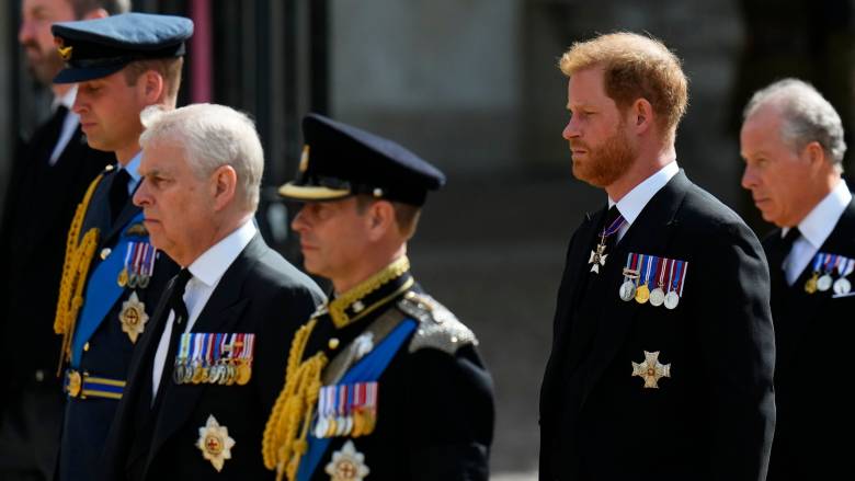 «Πονοκέφαλος» για τον Πρίγκιπα Ουίλιαμ ο Άντριου: Πώς το σκάνδαλο δυσκολεύει τον δρόμο για τον θρόνο