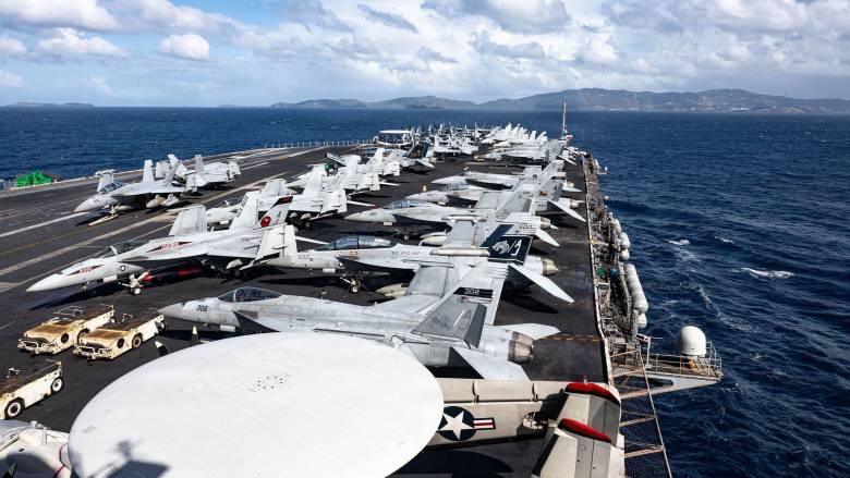 Η δύναμη πυρός που έχουν συγκεντρώσει οι ΗΠΑ γύρω απο το Ιράν - Η μεγαλύτερη από το 2003