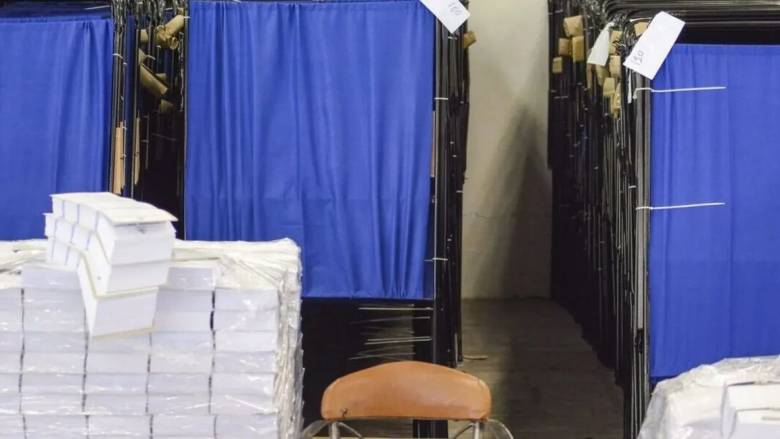 Δημοσκοπήσεις: Εικόνα εύθραυστης σταθερότητας - Οι αναποφάσιστοι και τα κόμματα Τσίπρα - Καρυστιανού