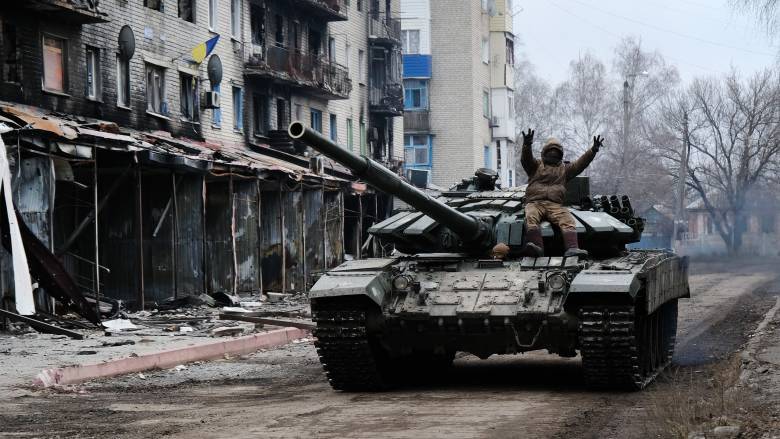 Τέσσερα χρόνια από την ρωσική εισβολή: Πώς ο πόλεμος στην Ουκρανία άλλαξε τον κόσμο