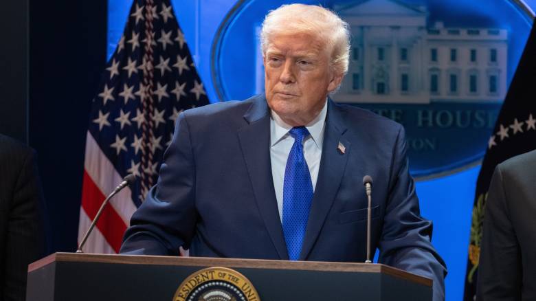 Τραμπ για ενδεχόμενη επίθεση στο Ιράν: Διαψεύδει ότι τον αποτρέπει ο αρχηγός των ενόπλων δυνάμεων