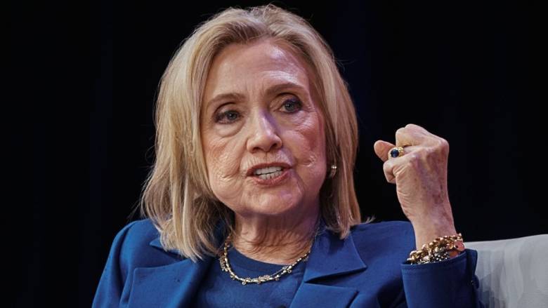 Διακόπηκε η κατάθεση της Χίλαρι Κλίντον όταν Ρεπουμπλικανή βουλευτής δημοσιοποίησε φωτογραφία της