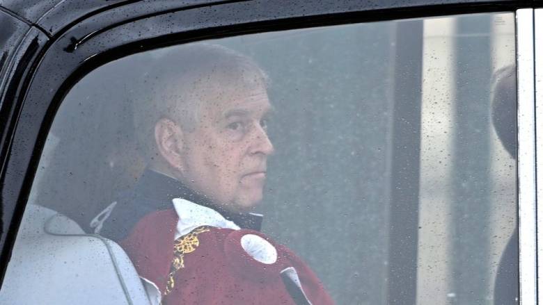 Απαγορεύουν στον πρώην πρίγκιπα Άντριου να ιππεύει όσο είναι σε εξέλιξη η αστυνομική έρευνα