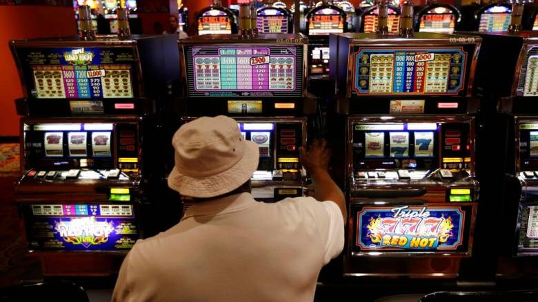 Από πρόστιμα 50.000 ευρώ έως κάθειρξη 10 ετών: Ποιες κυρώσεις προβλέπει το ν/σ για παράνομο τζόγο