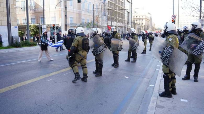 Βίντεο του CNN Greece από τα επεισόδια στο Σύνταγμα λίγο πριν και μετά το συλλαλητήριο για τα Τέμπη