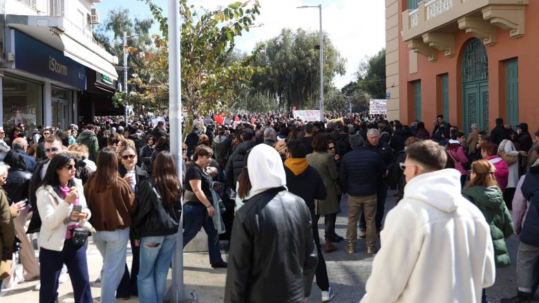 Μεγάλη συγκέντρωση στο Ηράκλειο για τα Τέμπη: «Δεν ξεχνάμε τα παιδιά που δεν έφτασαν ποτέ»