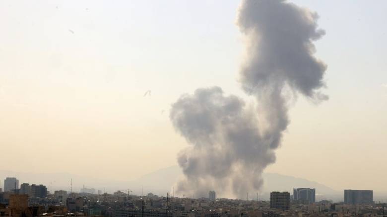 Ιράν: Εκρήξεις ακούγονται στην Ισφαχάν και σε άλλες πόλεις - Ουρές στα πρατήρια βενζίνης