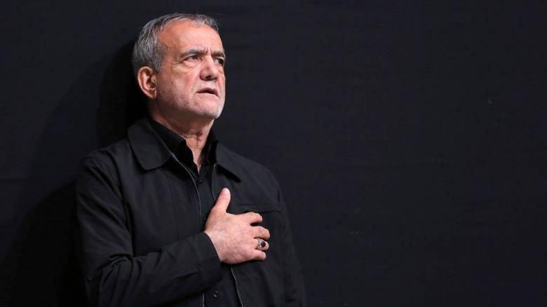 Ιράν: Ποιοι αναλαμβάνουν τη μετάβαση στην ηγεσία μετά τον θάνατο Χαμενεΐ - Τι προβλέπει το Σύνταγμα