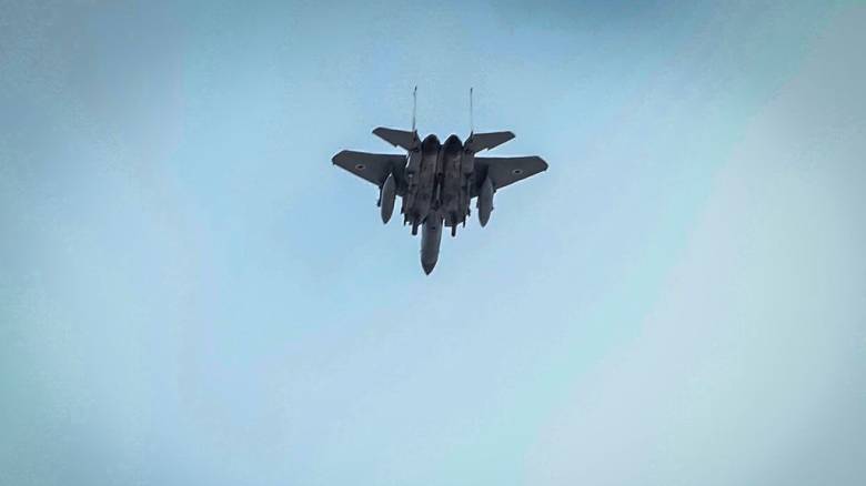 Η στιγμή που ισραηλινό αεροσκάφος αποφεύγει ιρανικό πύραυλο