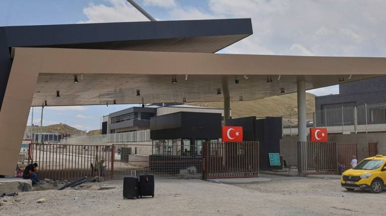 Προσωρινή αναστολή διελεύσεων στα χερσαία σύνορα Τουρκίας-Ιράν – Κανονικά το εμπόριο