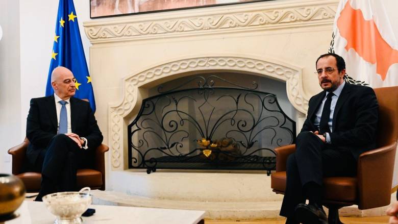 Δένδιας: Πρόθεση της Ελλάδας να παράσχει στην Κύπρο όποια βοήθεια μπορεί - Απολύτως στη διάθεσή σας