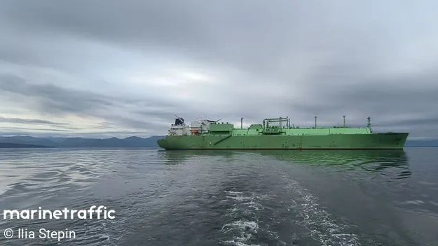 Ρωσικό τάνκερ LNG φλέγεται στη Μεσόγειο - Άγνωστη η τύχη του πληρώματος