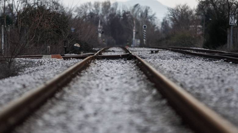 Θεσσαλονίκη: Φύλακας του ΟΣΕ έπιασε 40χρονο να αφαιρεί καλώδια χαλκού βάρους 70 κιλών