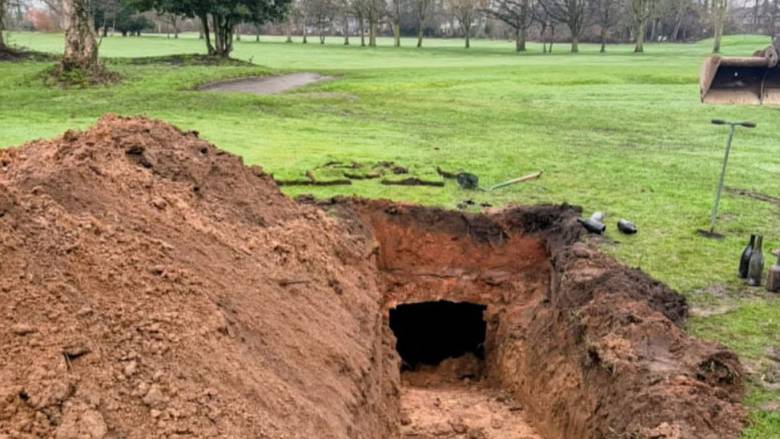 Κελάρι με κρασιά, σφραγισμένο για 120 χρόνια, αποκαλύφθηκε μετά από καθίζηση σε γήπεδο γκολφ