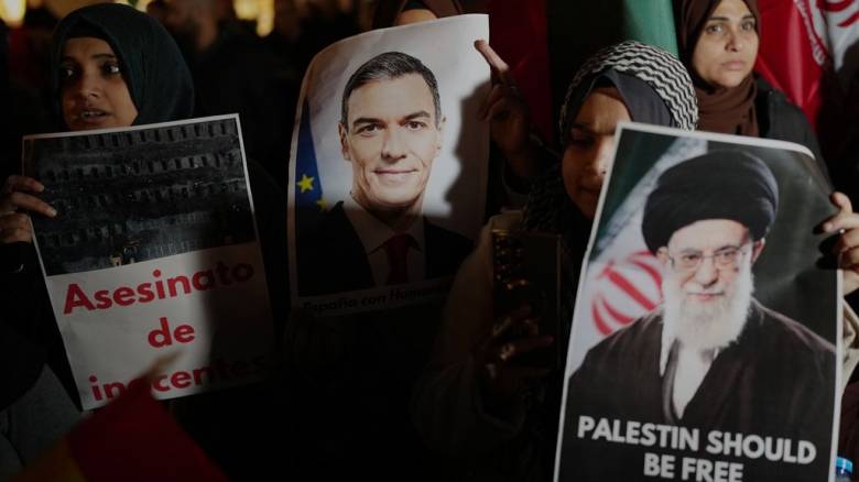 Τελικά με ποιο Ιράν «είμαστε»; Τα στρατόπεδα και ο νέος «εμφύλιος»