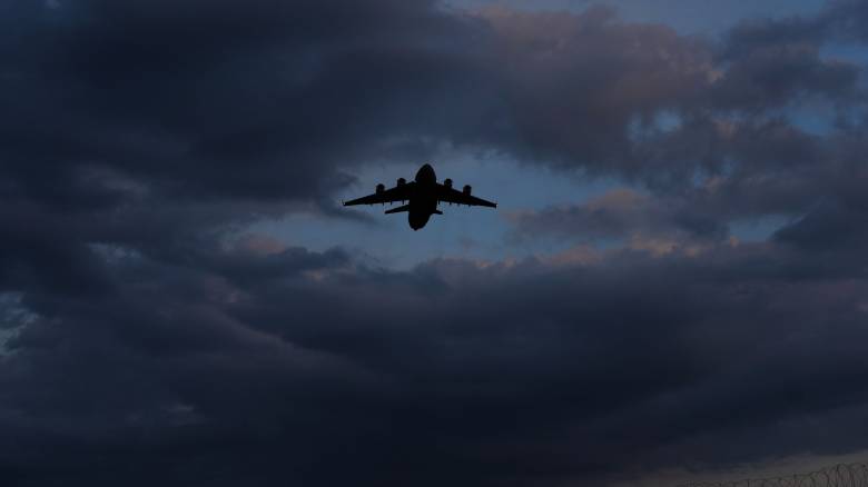 Η στιγμή που οι δύο πιλότοι της RAF εκτοξεύονται από το αεροπλάνο που συνετρίβη