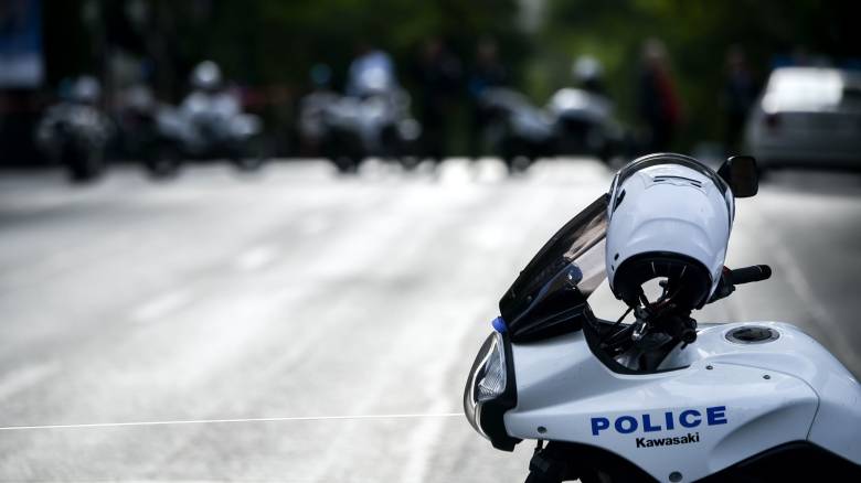 Έκρηξη με γκαζάκια στα Εξάρχεια σε είσοδο πολυκατοικίας: Υλικές ζημιές, δεν υπάρχουν τραυματίες