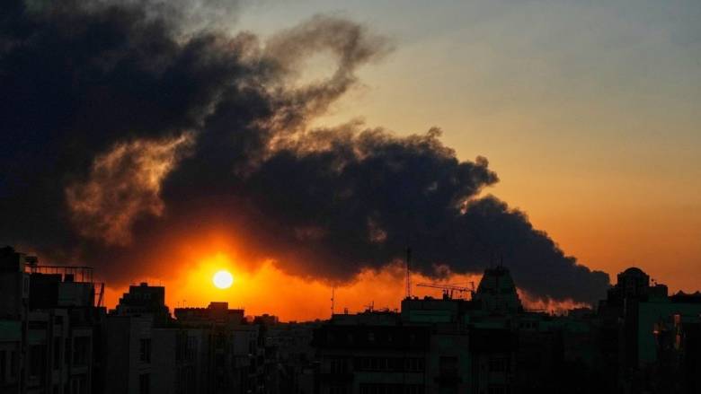 Νέες ισραηλινές αεροπορικές επιδρομές στο Ιράν: Ισχυρές εκρήξεις στο αεροδρόμιο Μεχραμπάντ (vid)