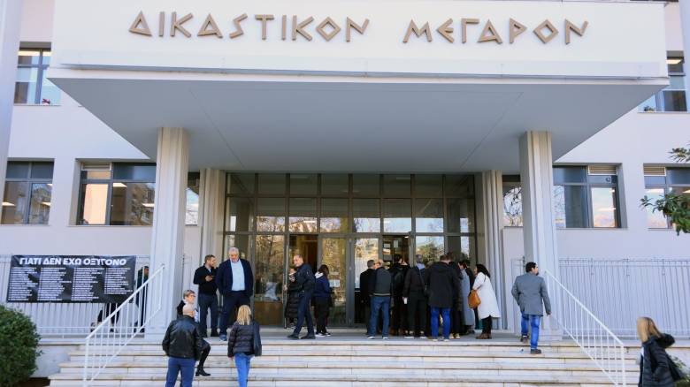 Δίκη για Τέμπη: Στα σπίτια των πραγματογνωμόνων η αστυνομία για κατάσχεση ψηφιακών στοιχείων