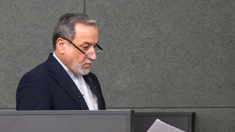 «Ούτε βήμα πίσω»: Το μήνυμα Αραγτσί για τον διορισμό του νέου ηγέτη του Ιράν Μοτζτάμπα Χαμενεΐ