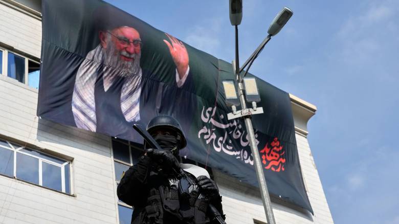 Συρίγος στο CNN Greece: «Το Ιράν δεν μπορεί να νικήσει ΗΠΑ και Ισραήλ»