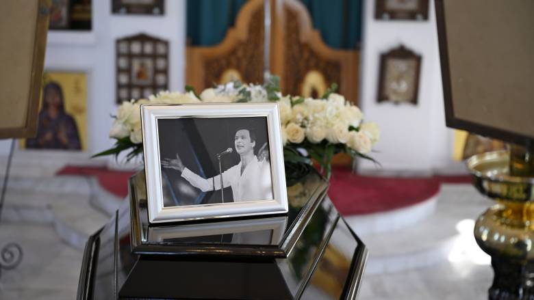 Τελευταίο αντίο στον Γιώργο Μαρίνο - Συγγενείς, συνάδελφοι και φίλοι αποχαιρέτησαν τον καλλιτέχνη
