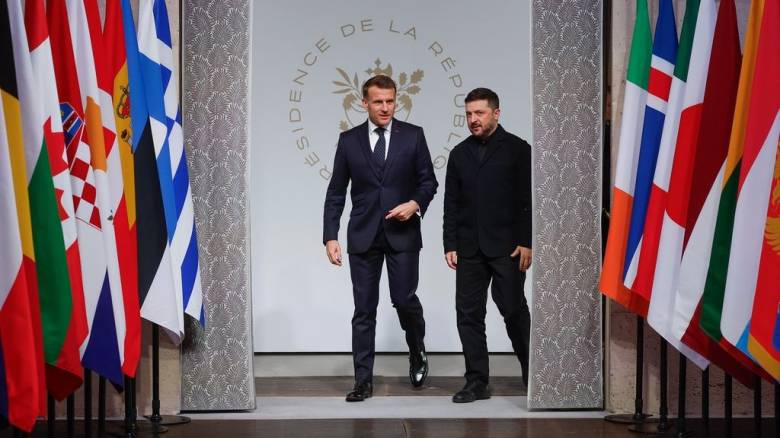 Στο Παρίσι ο Ζελένσκι προκειμένου ο πόλεμος στο Ιράν να μην «επισκιάσει» την Ουκρανία