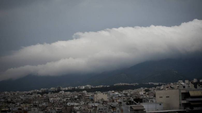 Καιρός: Αίθριος με συννεφιά και τοπικές βροχές στα δυτικά της χώρας