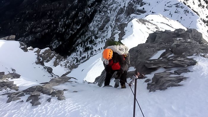 Σε βίντεο η διάσωση ορειβάτη από τα χιονισμένα βουνά της Ηπείρου