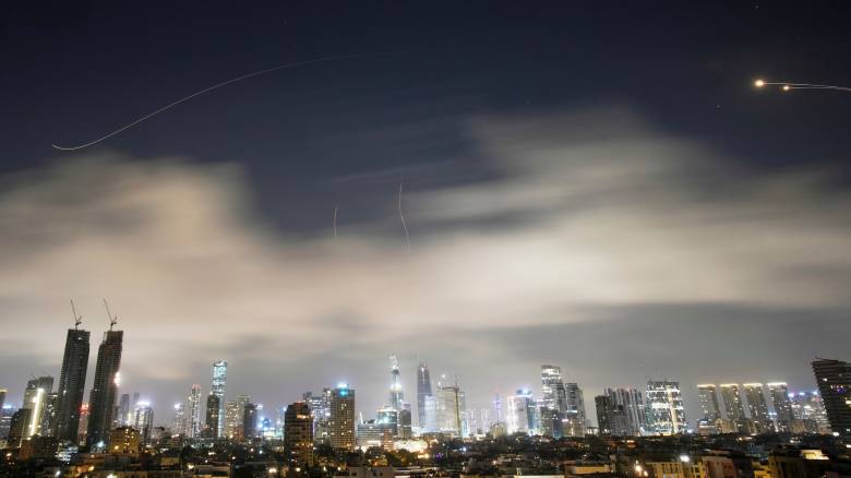 Στο κόκκινο η κόντρα ΗΠΑ - ΕΕ για τα Στενά του Ορμούζ - Κλιμακώνεται η ένταση μεταξύ Ιράν και Ισραήλ