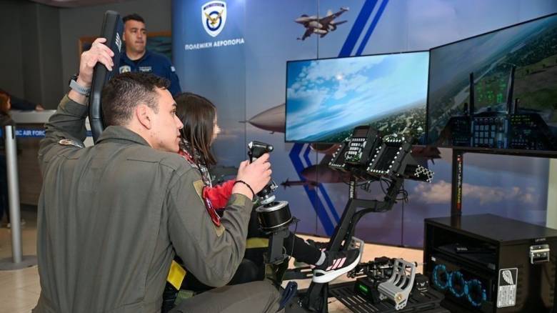 Προσομοιωτές μαχητικών αεροσκαφών F-16 και F-35 και VR στο Πολιτιστικό Κέντρο του δήμου Λαμιέων