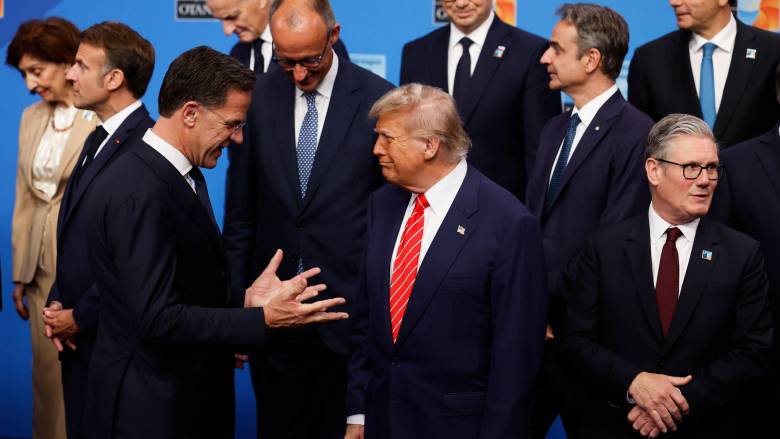 Ο πόλεμος που τελειώνει στα λόγια και η συμμαχία των … απροθύμων