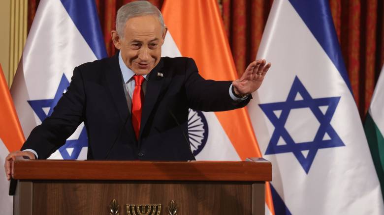 «Ναι, Μάικ, είμαι ζωντανός» - Οι ειρωνείες Νετανιάχου για τις φήμες περί θανάτου