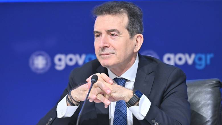 Μιχ. Χρυσοχοΐδης: «Μηδενική ανοχή στην πώληση αλκοόλ και καπνού σε ανηλίκους»