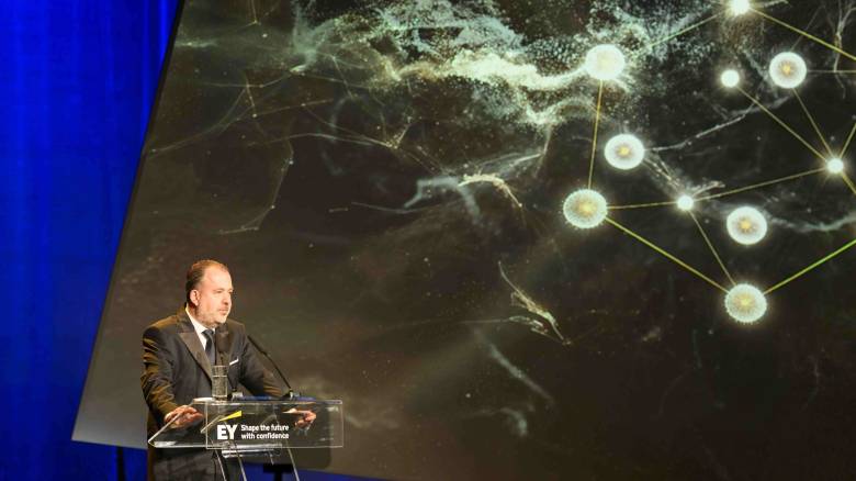 Παπαδημητρίου στην απονομή EY «Επιχειρηματίας της Χρονιάς»: «Να αναγνωρίζουμε αυτούς που ξεχωρίζουν»