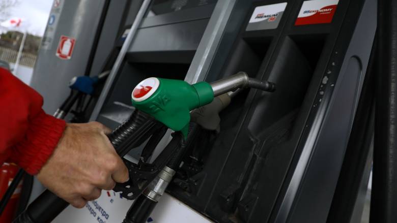 Ανοίγουν από αύριο το πρωί τα πρατήρια καυσίμων της Μυτιλήνης, μετά τη συνάντηση με Θεοδωρικάκο