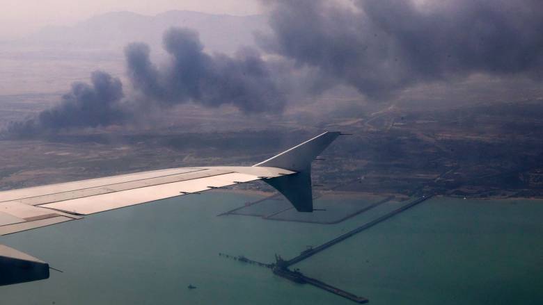 Μεγάλες ζημιές στο λιμάνι Μπαντάρ Λένγκε του Ιράν μετά από επίθεση - 16 πλοία τυλίχθηκαν στις φλόγες