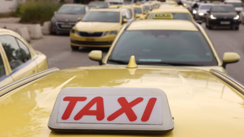 Απεργούν για τέταρτη ημέρα οι οδηγοί ταξί στην Αττική – Συγκέντρωση και πορεία στο κέντρο