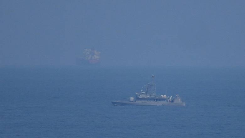 Το στοίχημα Τραμπ για τα Στενά του Ορμούζ και τα επιχειρησιακά κενά των ΗΠΑ