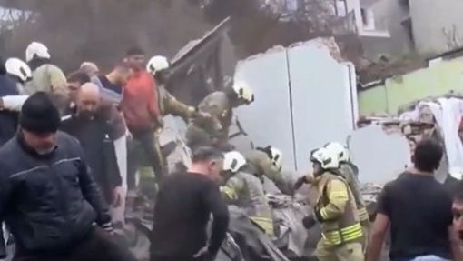 Εκρηξη φυσικού αερίου «βλέπουν» οι Αρχές πίσω από την κατάρρευση των κτηρίων στην Κωνσταντινούπολη