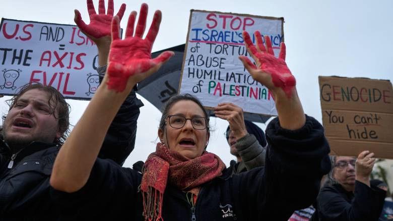 «Σταματήστε να σκοτώνετε ανθρώπους»: Διαδηλώσεις στον κόσμο κατά του πολέμου στο Ιράν