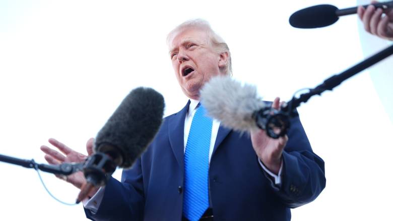 Τραμπ: Αν δεν πάνε καλά οι συνομιλίες με το Ιράν «θα τους βομβαρδίσουμε με όλη μας την καρδιά»