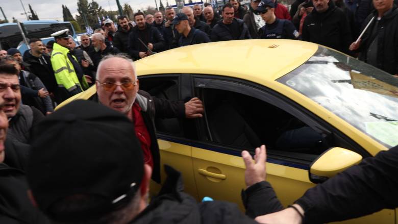 Παραλίγο να έρθουν στα χέρια οδηγοί ταξί στις απεργιακές κινητοποιήσεις στο κέντρο της Αθήνας