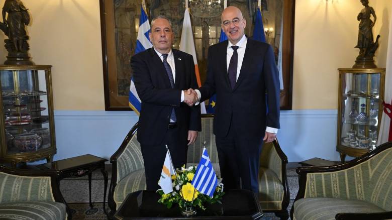 Συνάντηση Δένδια με Κύπριο ομόλογο του: Ενδιαφέρον Λευκωσίας για την αγορά συστημάτων «Κένταυρος»