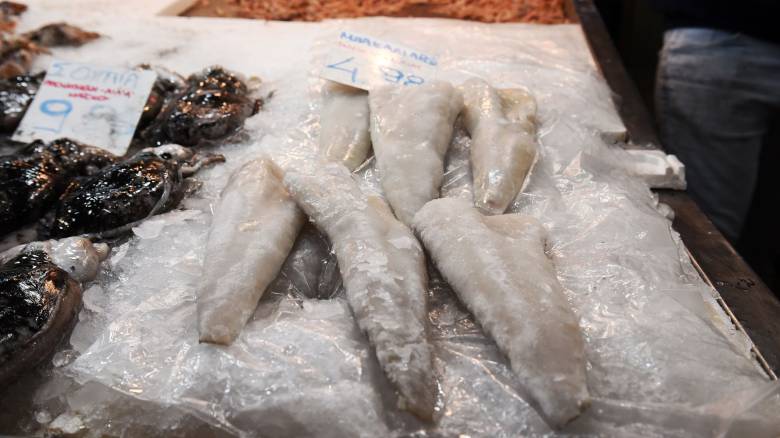 «Πετάει» η τιμή του μπακαλιάρου: Μέχρι 27 ευρώ το κιλό - 20% πάνω σε σχέση με πέρυσι