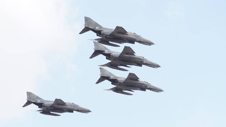 Live η μεγάλη στρατιωτική παρέλαση στο κέντρο της Αθήνας