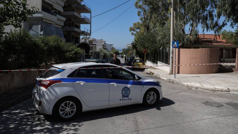 Αμπελόκηποι: Άνδρας επιτέθηκε με τσεκούρι σε αστυνομικούς