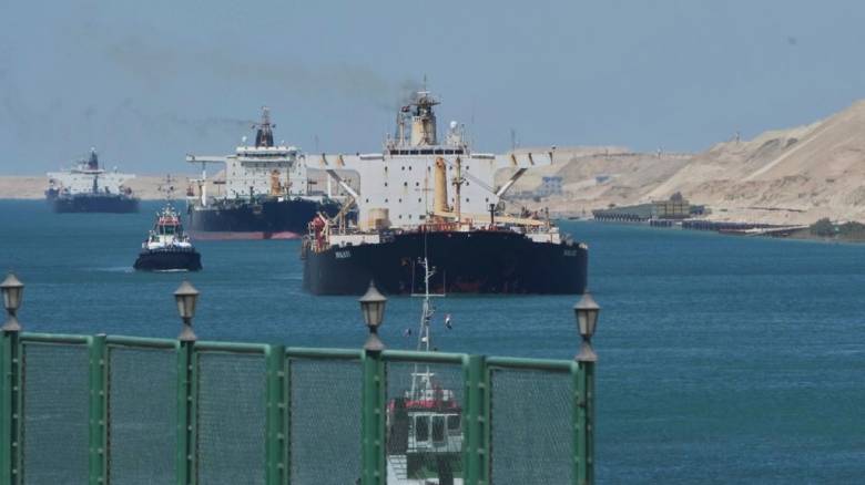 Μετά το μπλόκο στα Στενά του Ορμούζ, οι Χούθι μπορεί να «κυκλώσουν» και τη Διώρυγα του Σουέζ