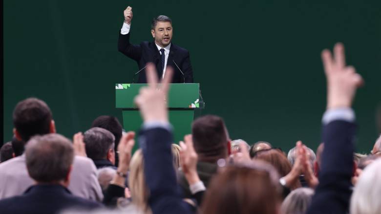 Με ομιλίες Παπανδρέου - Βενιζέλου η δεύτερη μέρα του 4ου συνεδρίου του ΠΑΣΟΚ