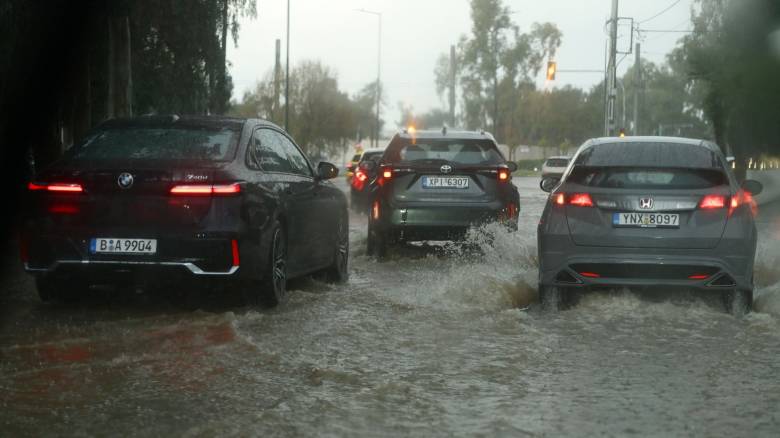 Υποχωρεί σταδιακά η Deborah: Νέα κακοκαιρία από την Τρίτη με κίνδυνο πλημμυρών και ισχυρούς ανέμους